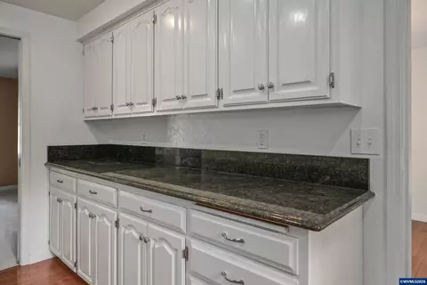 Kitchen - 220 NW Downy Dr, Sublimity, OR 97385 photo 2 of 4