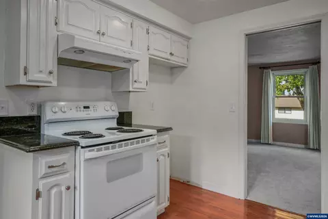 Kitchen - 220 NW Downy Dr, Sublimity, OR 97385 photo 4 of 4