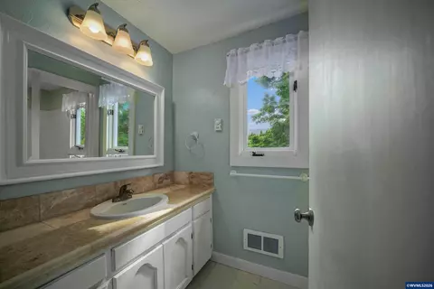Bath - 220 NW Downy Dr, Sublimity, OR 97385 photo 4 of 5