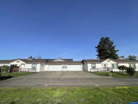 4445 Blueberry Ln NE, Salem, OR 97305