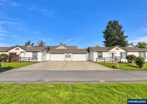 4445 Blueberry Ln NE, Salem, OR 97305