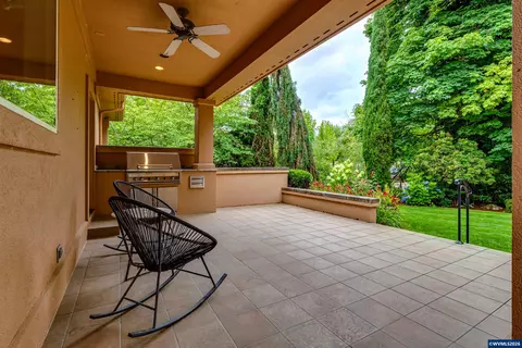 Exterior - 875 Sand Ave, Eugene, OR 97401 photo 2 of 4