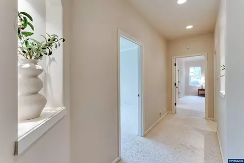 Entry Way - 875 Sand Ave, Eugene, OR 97401 photo 2 of 2