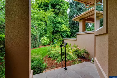 Exterior - 875 Sand Ave, Eugene, OR 97401 photo 3 of 4