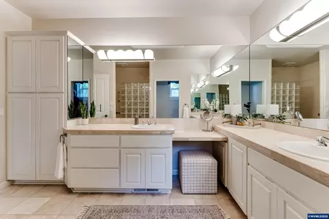 Bath - 875 Sand Ave, Eugene, OR 97401 photo 3 of 5