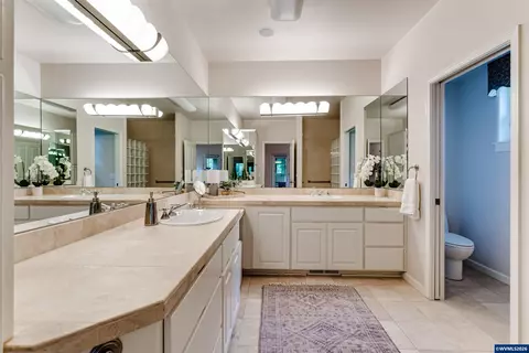 Bath - 875 Sand Ave, Eugene, OR 97401 photo 2 of 5