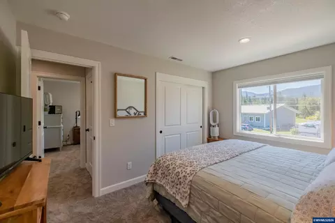 Bedroom - 123 Sorbin Ave E, Gates, OR 97346 photo 7 of 7