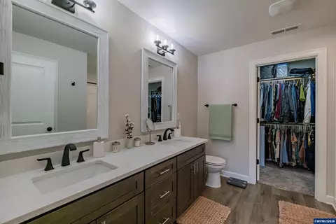 Bath - 123 Sorbin Ave E, Gates, OR 97346 photo 1 of 3