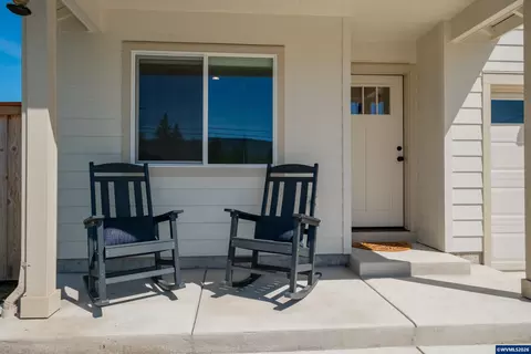 Exterior - 123 Sorbin Ave E, Gates, OR 97346 photo 4 of 12