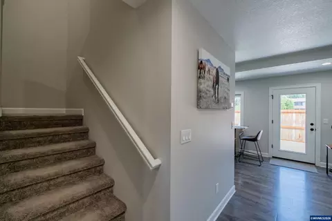 Entry Way - 123 Sorbin Ave E, Gates, OR 97346 photo 2 of 2