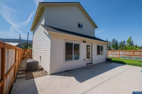 Exterior - 123 Sorbin Ave E, Gates, OR 97346 photo 5 of 12