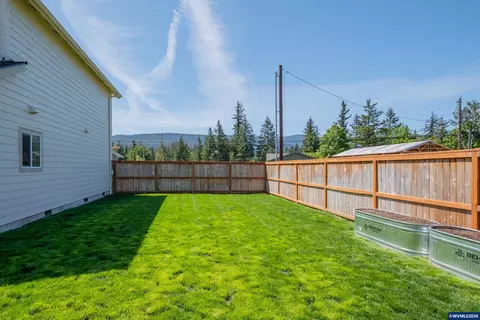 Exterior - 123 Sorbin Ave E, Gates, OR 97346 photo 11 of 12