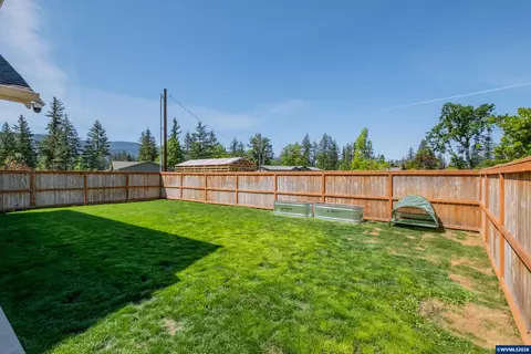 Exterior - 123 Sorbin Ave E, Gates, OR 97346 photo 10 of 12