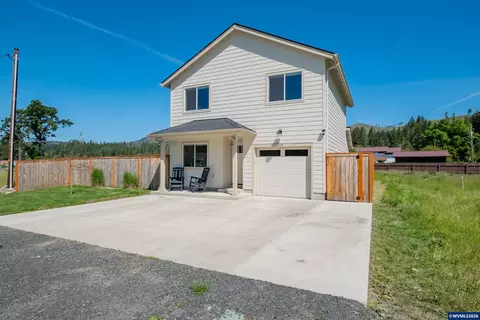 Exterior - 123 Sorbin Ave E, Gates, OR 97346 photo 3 of 12