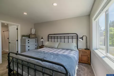 Bedroom - 123 Sorbin Ave E, Gates, OR 97346 photo 3 of 7