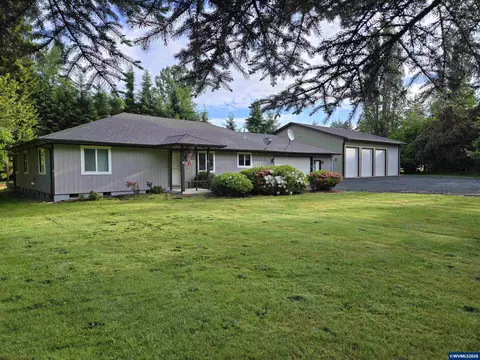 1045 N River Dr, Sweet Home, OR 97386