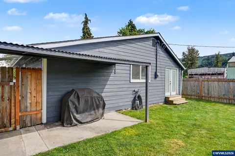 Exterior - 295 10th St, Lyons, OR 97358 photo 4 of 6