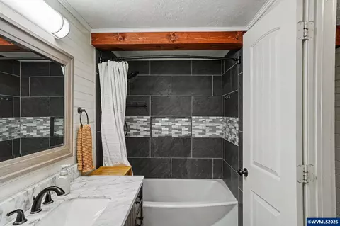 Bath - 295 10th St, Lyons, OR 97358 photo 2 of 3