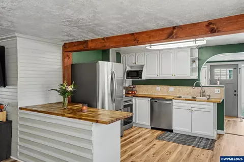 Kitchen - 295 10th St, Lyons, OR 97358 photo 2 of 3