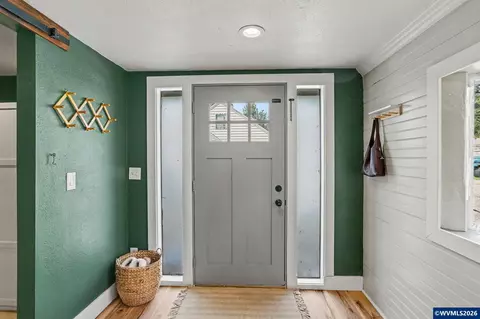 Entry Way - 295 10th St, Lyons, OR 97358 photo 1 of 4