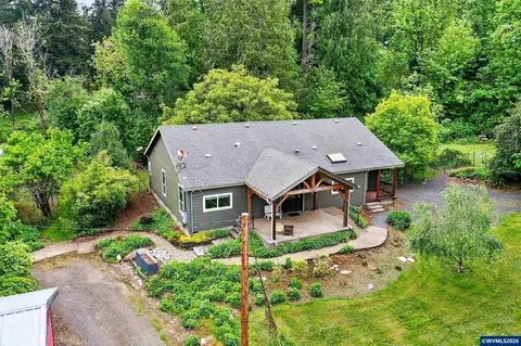 5714 Crooked Finger Rd NE, Scotts Mills, OR 97375