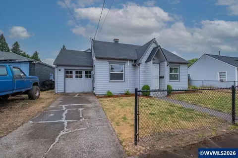 1176 Grove St, Lebanon, OR 97355