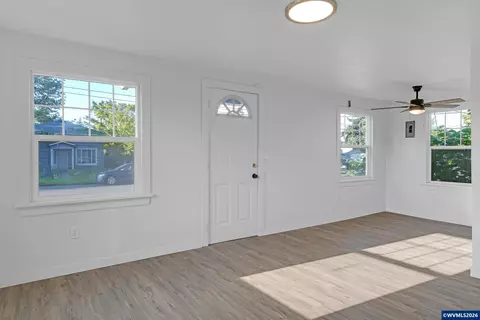 Living - 2010 1st Ave E, Albany, OR 97321 photo 1 of 5