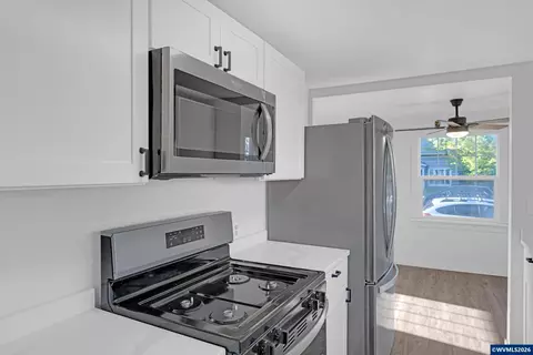 Kitchen - 2010 1st Ave E, Albany, OR 97321 photo 3 of 3