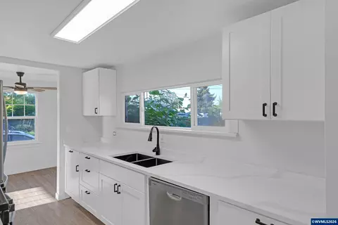 Kitchen - 2010 1st Ave E, Albany, OR 97321 photo 1 of 3