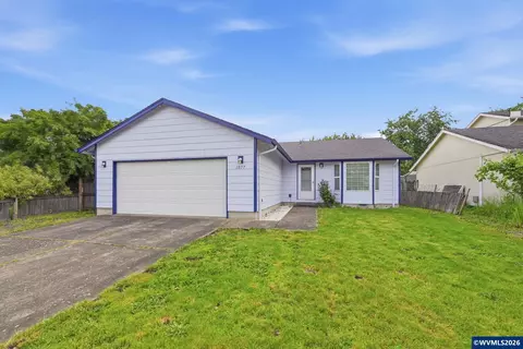 1077 S 10th St, Lebanon, OR 97355