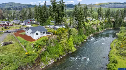 241 Dogwood Dr, Gates, OR 97346