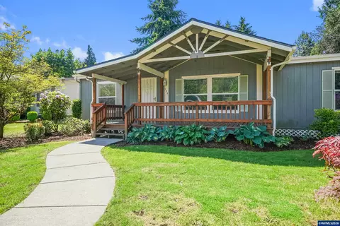 334 SE Hazel St, Mill City, OR 97360