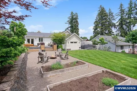 Exterior - 810 Chadwick St, Silverton, OR 97381 photo 6 of 11