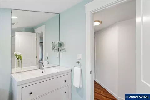 Bath - 810 Chadwick St, Silverton, OR 97381 photo 3 of 4