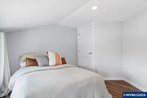 Bedroom - 810 Chadwick St, Silverton, OR 97381 photo 7 of 8
