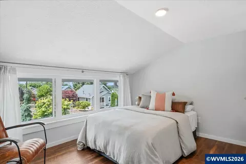 Bedroom - 810 Chadwick St, Silverton, OR 97381 photo 6 of 8