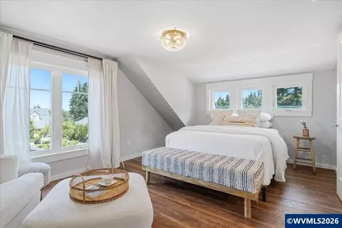Bedroom - 810 Chadwick St, Silverton, OR 97381 photo 4 of 8