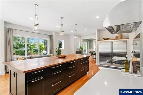 Kitchen - 810 Chadwick St, Silverton, OR 97381 photo 4 of 5