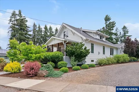Exterior - 810 Chadwick St, Silverton, OR 97381 photo 10 of 11