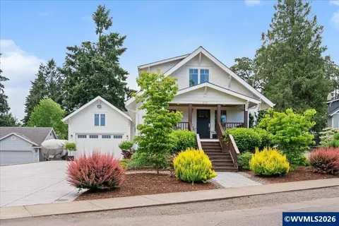 810 Chadwick St, Silverton, OR 97381