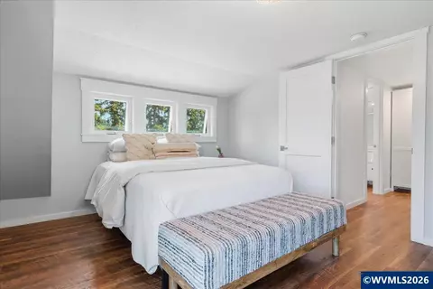 Bedroom - 810 Chadwick St, Silverton, OR 97381 photo 5 of 8