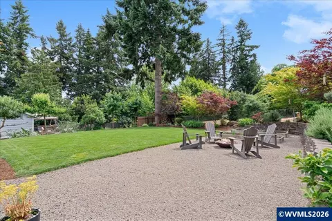 Exterior - 810 Chadwick St, Silverton, OR 97381 photo 5 of 11