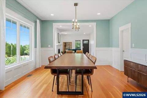 Dining - 810 Chadwick St, Silverton, OR 97381 photo 2 of 2
