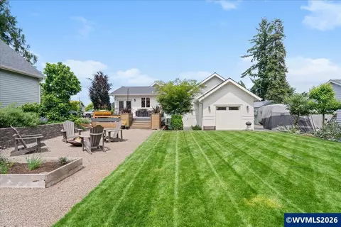 Exterior - 810 Chadwick St, Silverton, OR 97381 photo 8 of 11
