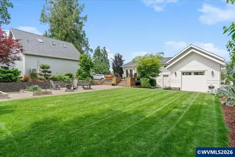 Exterior - 810 Chadwick St, Silverton, OR 97381 photo 9 of 11