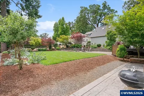 Exterior - 810 Chadwick St, Silverton, OR 97381 photo 7 of 11