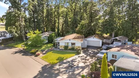 11847 Chateau Dr NE, Woodburn, OR 97071