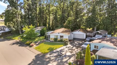 11847 Chateau Dr NE, Woodburn, OR 97071