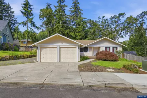 488 Cascade Dr, Springfield, OR 97478
