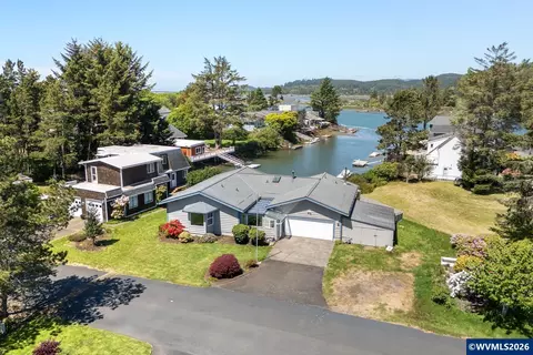 9215 Trout Pl, Gleneden Beach, OR 97388